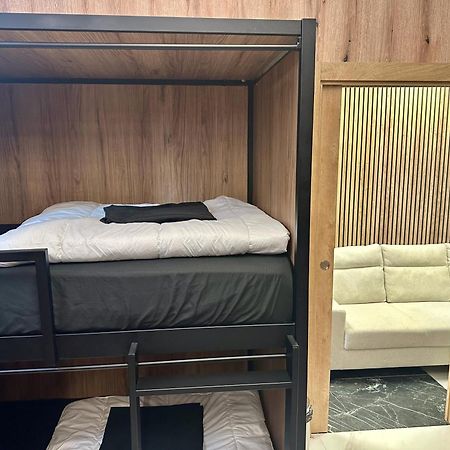 Velvet Hostels Pacifico Madrid Eksteriør billede