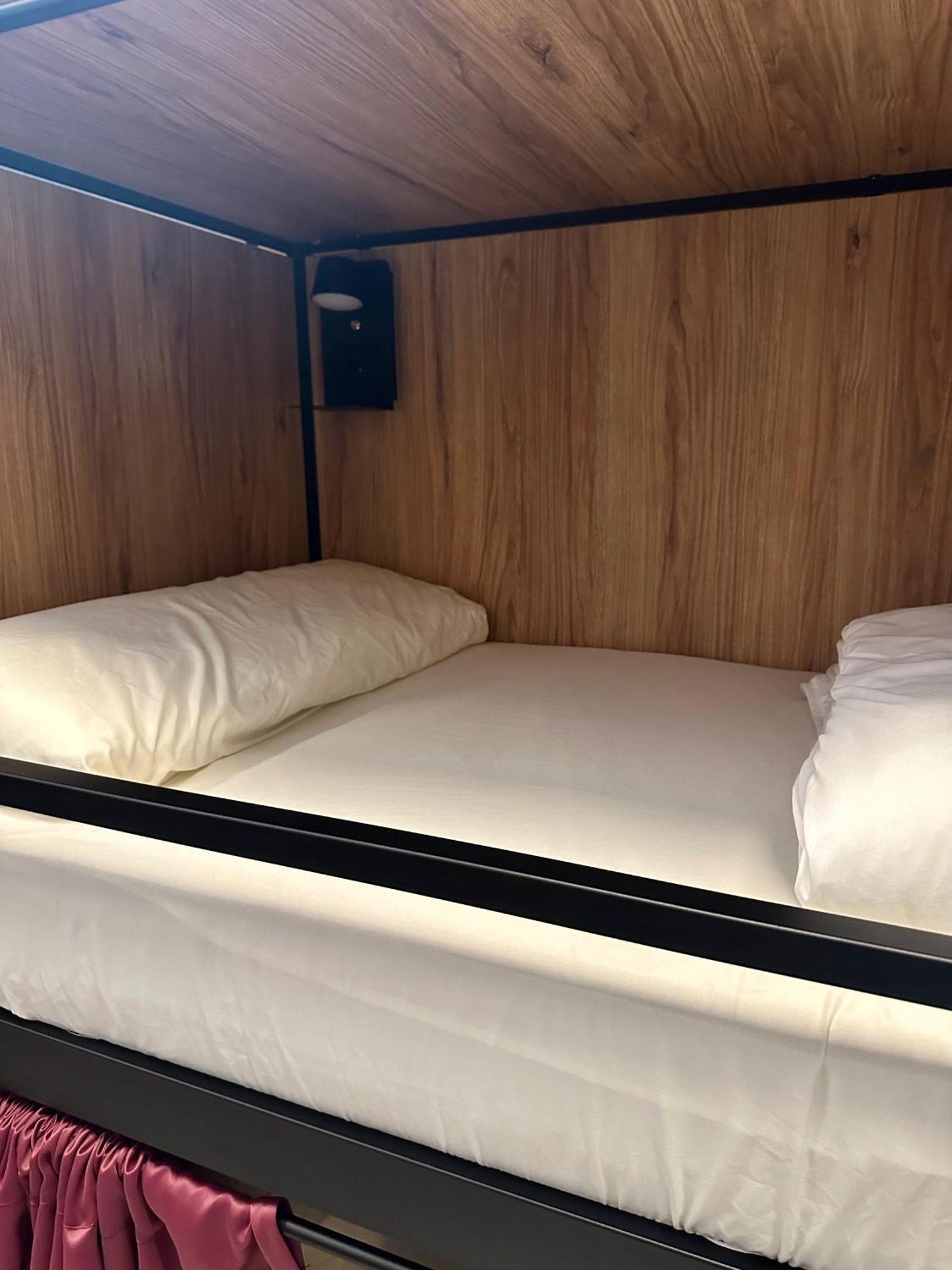 Velvet Hostels Pacifico Madrid Eksteriør billede