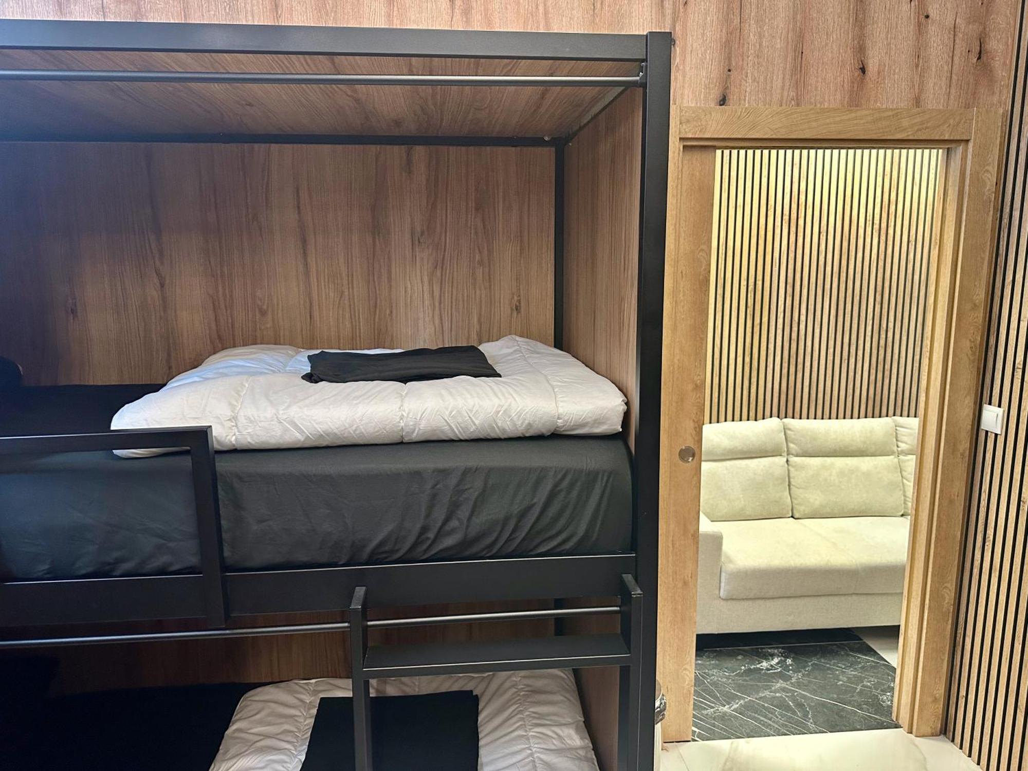 Velvet Hostels Pacifico Madrid Eksteriør billede