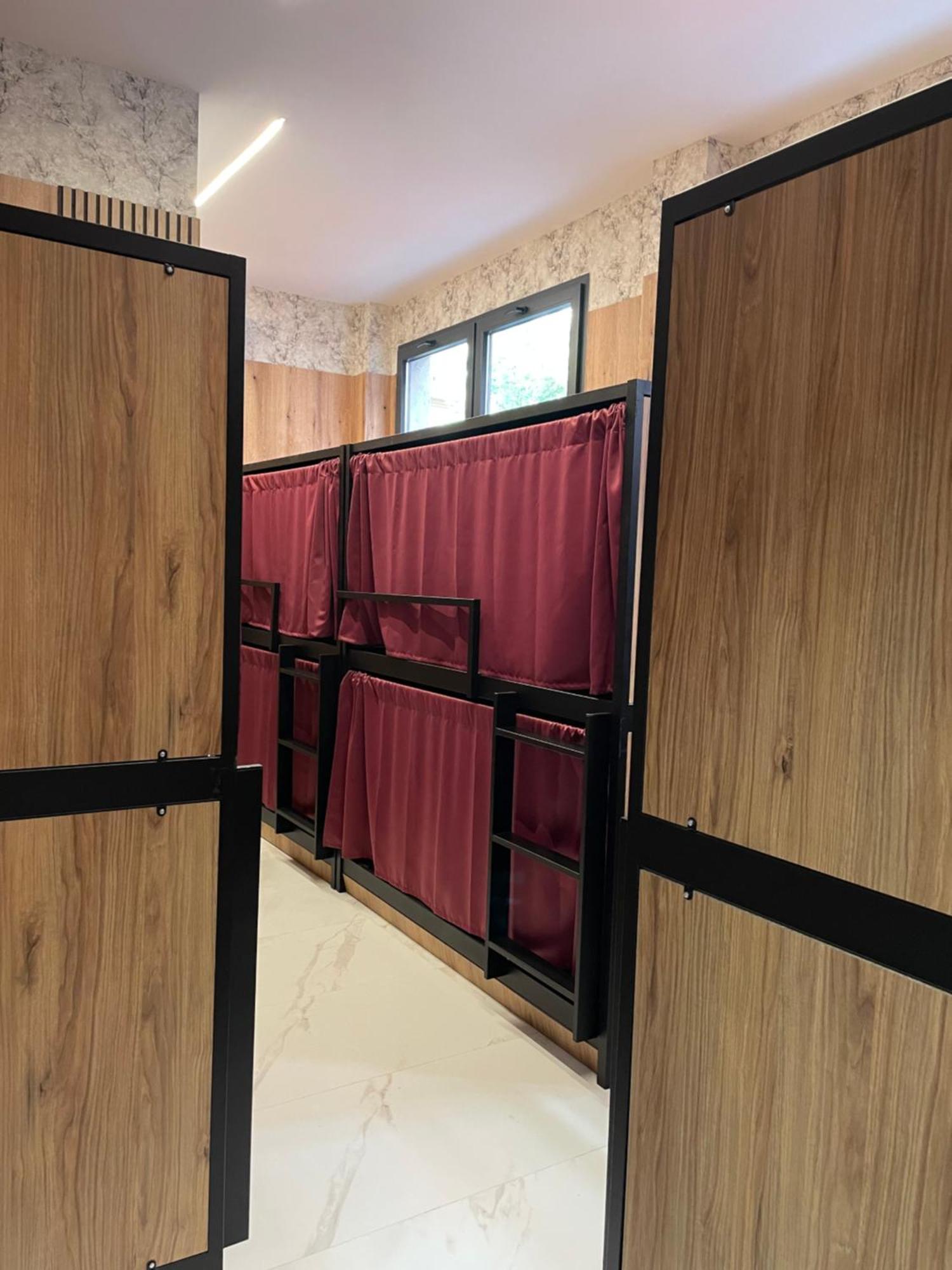 Velvet Hostels Pacifico Madrid Eksteriør billede